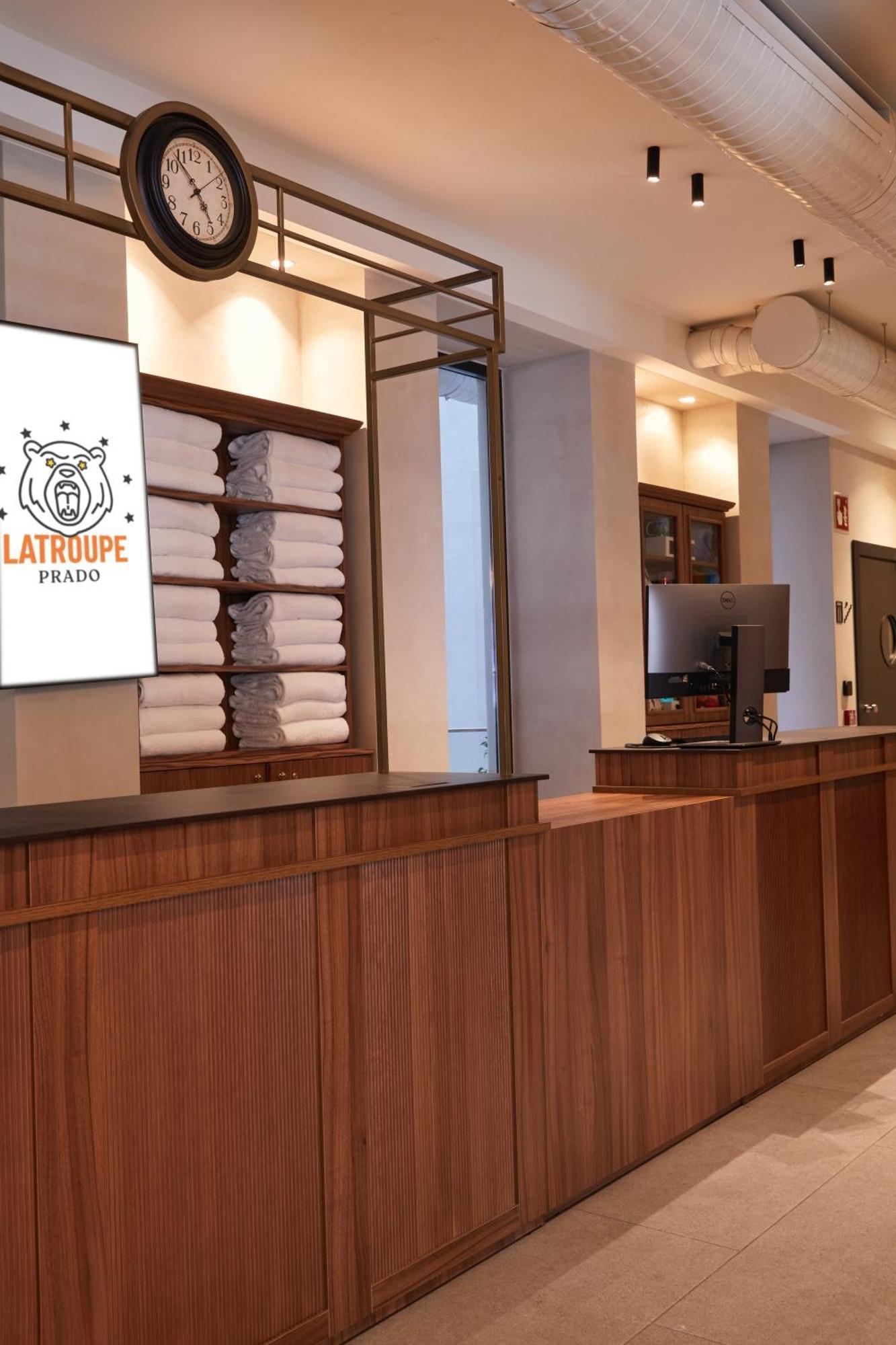 Latroupe Prado Auberge de jeunesse Madrid